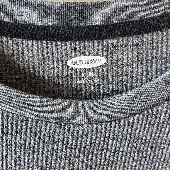 Old Navy Black and Gray Long Sleeve Tees 3 Pack Boy - Picture 8 of 8